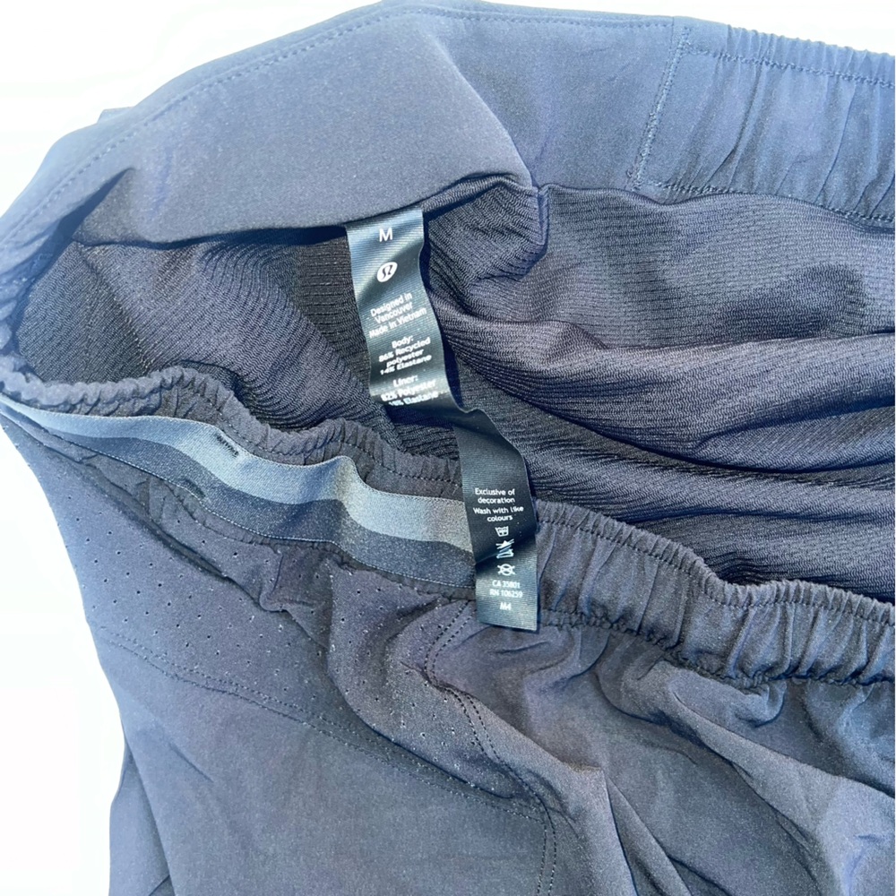 lululemon athletica Black Mens Athletic Shorts - Picture 4 of 4